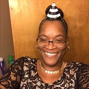 Meet your Posher, Sharon